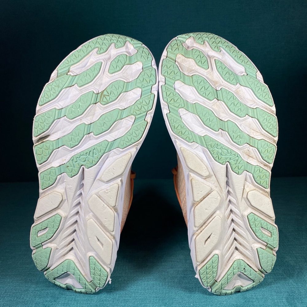 Size 9 - Women’s Hoka One Clifton 8 peach shoes - Picture 8 of 9